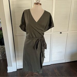 Universal Standard Dress Linen Wrap dress Minimalist dark green 14 / 16 new